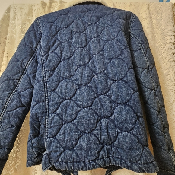 LEVI'S Belted Quilted Sherpa Trucker Jacket - Picture 6 of 6